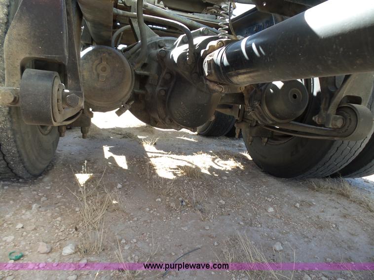 image for item J1258 2007 International 9400i semi truck