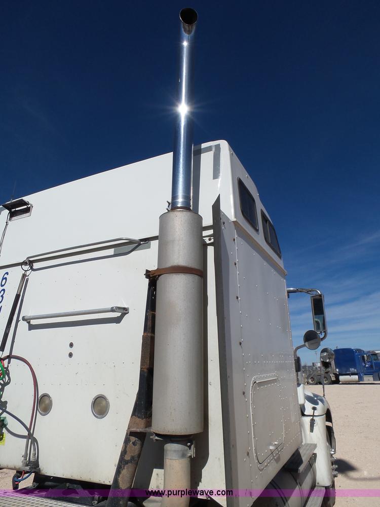 image for item J1258 2007 International 9400i semi truck