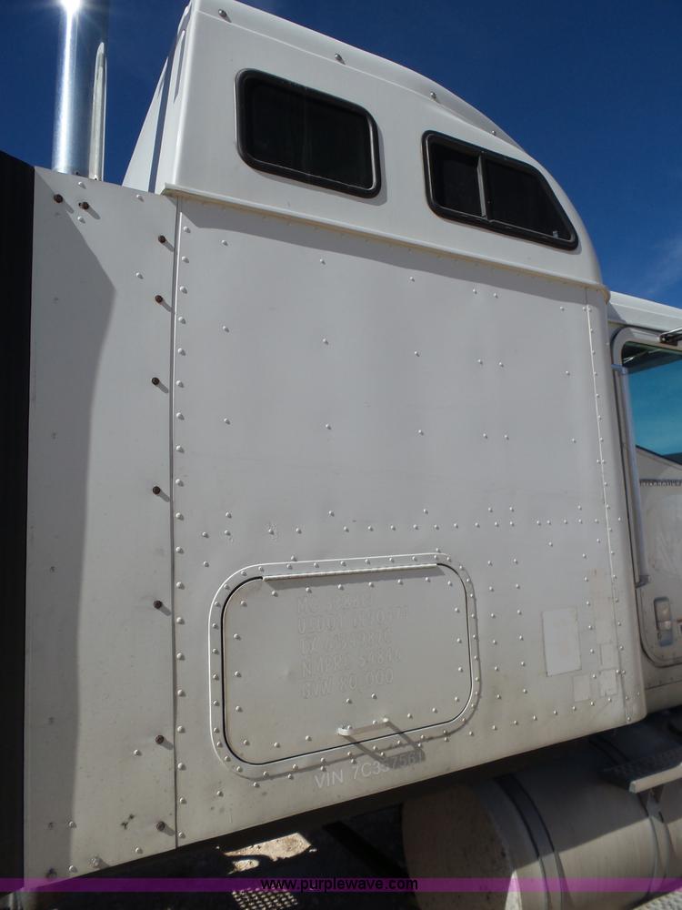 image for item J1258 2007 International 9400i semi truck