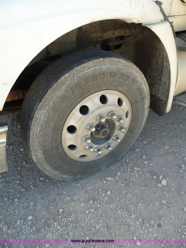 image for item J1258 2007 International 9400i semi truck