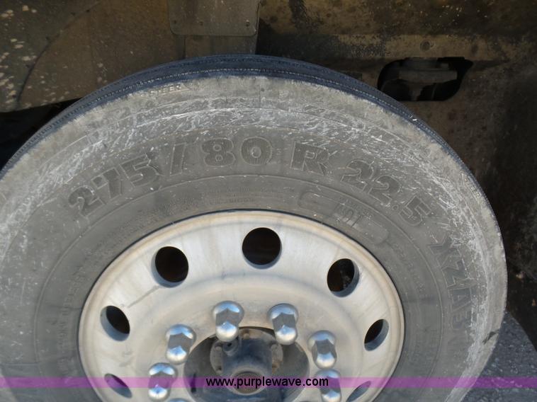 image for item J1258 2007 International 9400i semi truck