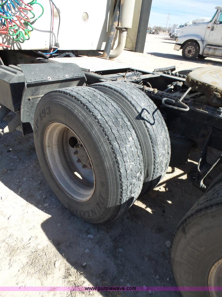 image for item J1258 2007 International 9400i semi truck