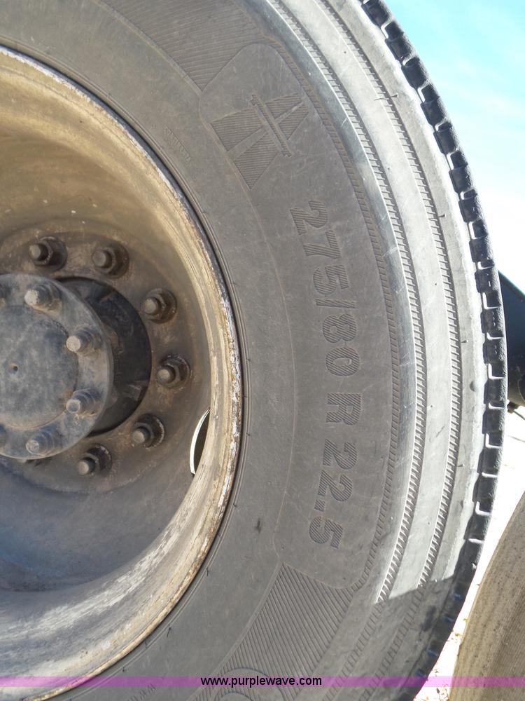 image for item J1258 2007 International 9400i semi truck