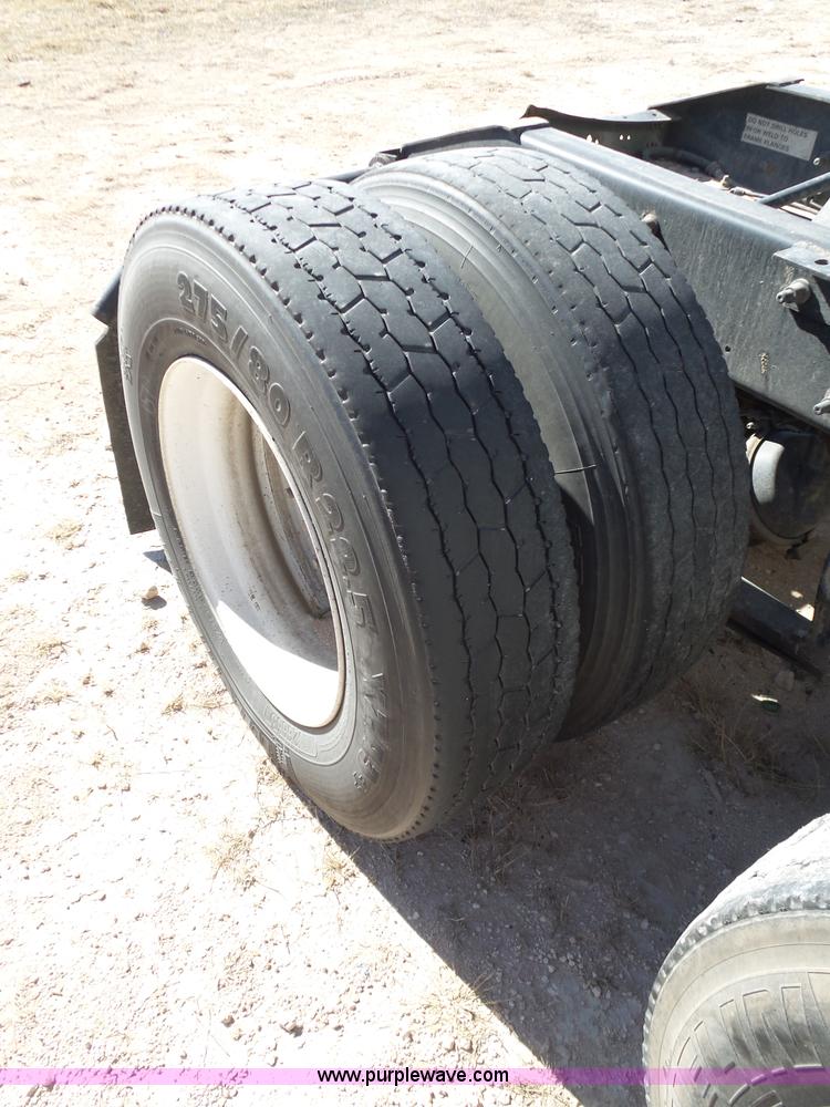 image for item J1258 2007 International 9400i semi truck