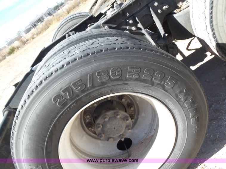 image for item J1258 2007 International 9400i semi truck