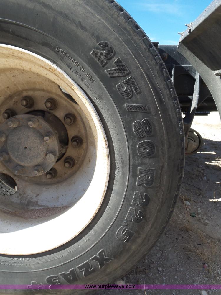 image for item J1258 2007 International 9400i semi truck