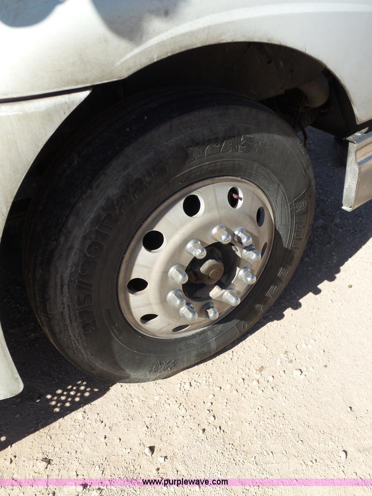 image for item J1258 2007 International 9400i semi truck