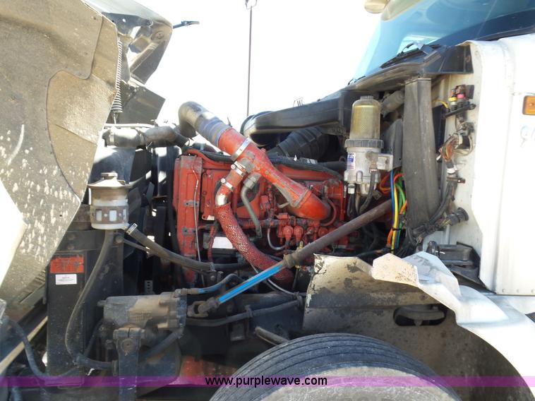 image for item J1258 2007 International 9400i semi truck