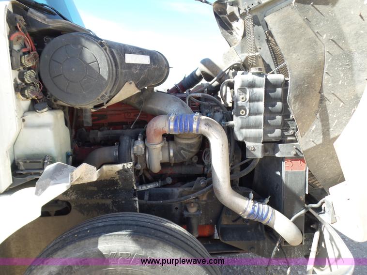 image for item J1258 2007 International 9400i semi truck