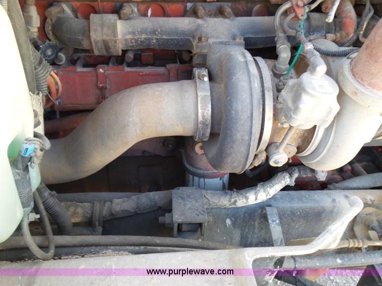 image for item J1258 2007 International 9400i semi truck