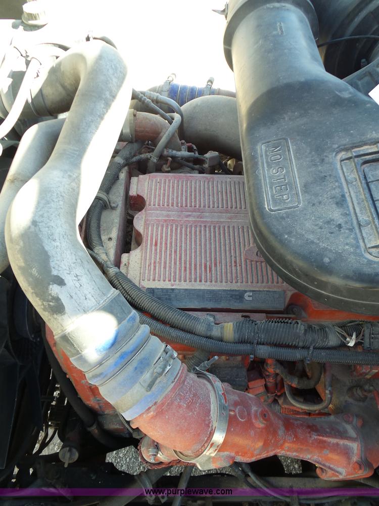 image for item J1258 2007 International 9400i semi truck