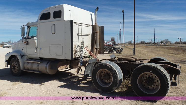 image for item J1259 2006 International 9400i semi truck
