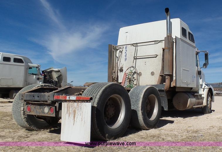 image for item J1259 2006 International 9400i semi truck