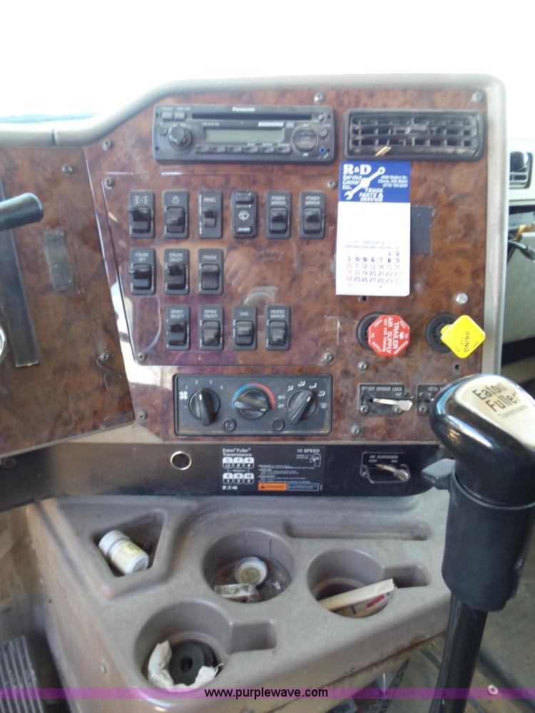 image for item J1259 2006 International 9400i semi truck