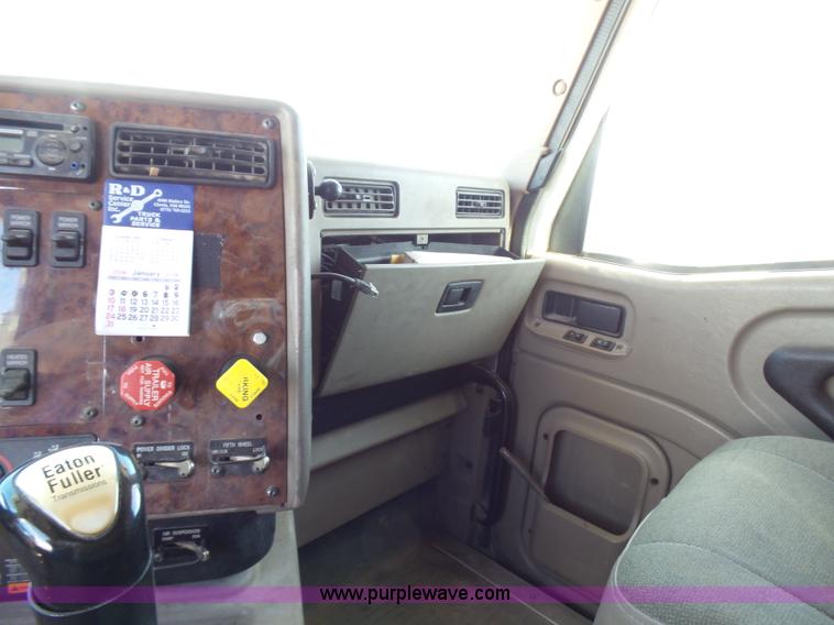 image for item J1259 2006 International 9400i semi truck