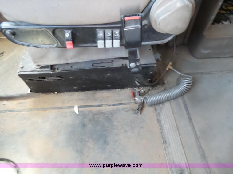 image for item J1259 2006 International 9400i semi truck