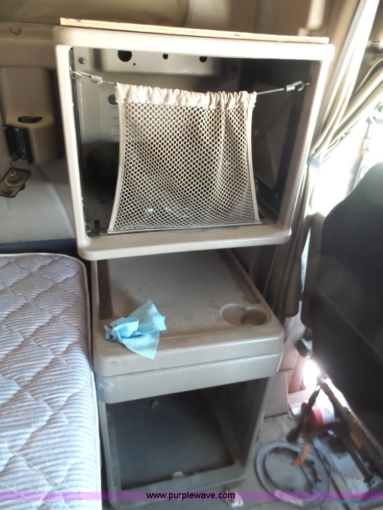 image for item J1259 2006 International 9400i semi truck