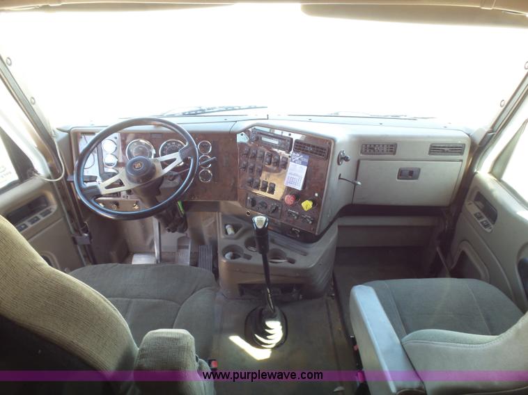 image for item J1259 2006 International 9400i semi truck