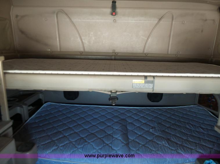 image for item J1259 2006 International 9400i semi truck