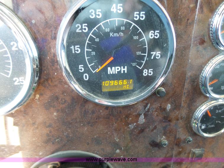 image for item J1259 2006 International 9400i semi truck