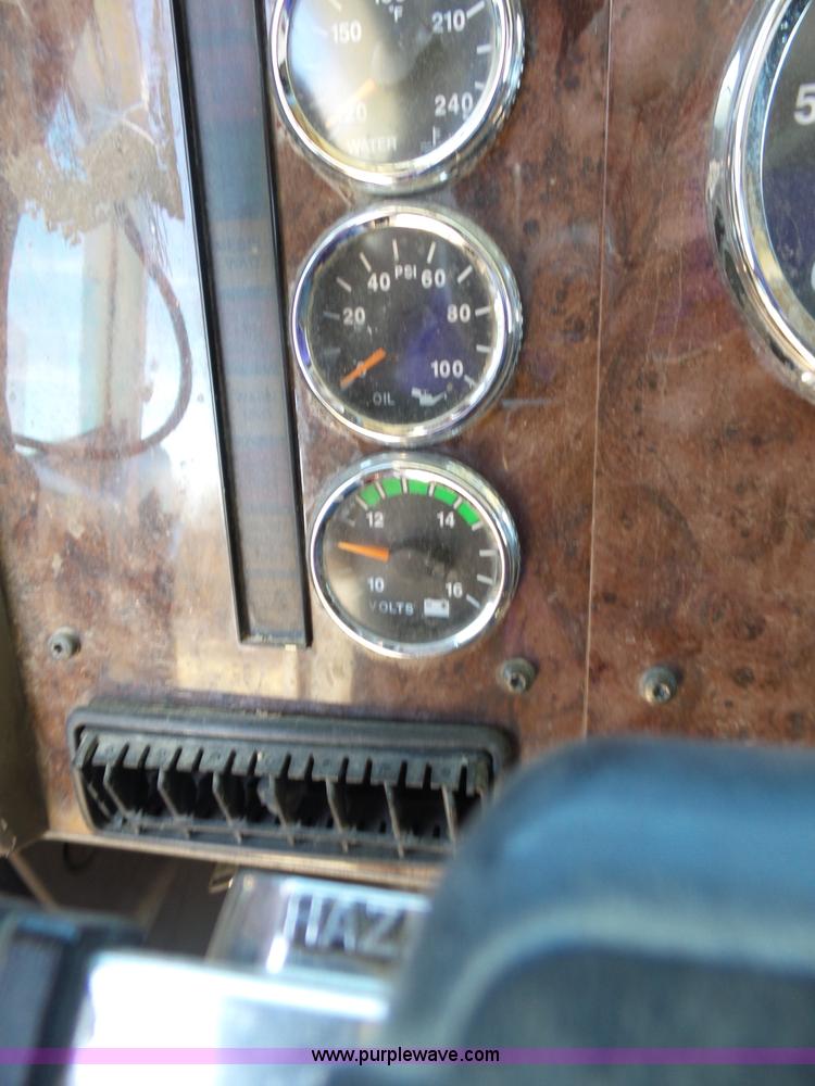 image for item J1259 2006 International 9400i semi truck