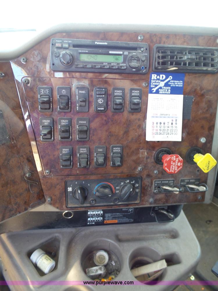 image for item J1259 2006 International 9400i semi truck