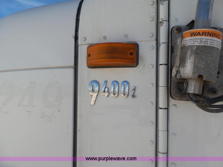 image for item J1259 2006 International 9400i semi truck