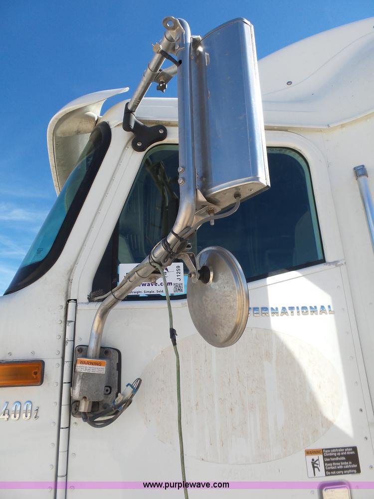 image for item J1259 2006 International 9400i semi truck