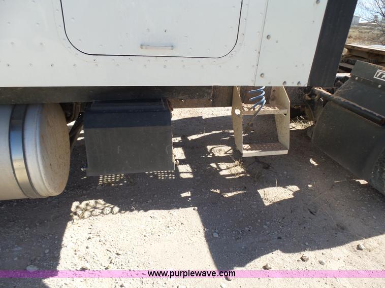 image for item J1259 2006 International 9400i semi truck