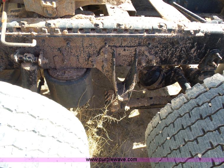 image for item J1259 2006 International 9400i semi truck