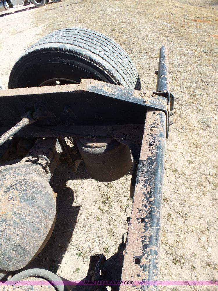 image for item J1259 2006 International 9400i semi truck