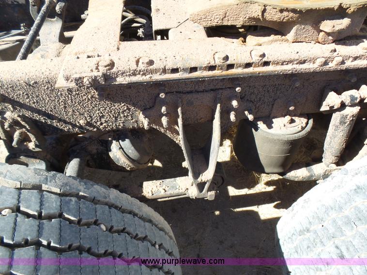 image for item J1259 2006 International 9400i semi truck