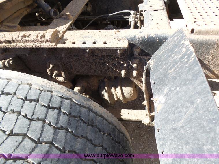 image for item J1259 2006 International 9400i semi truck