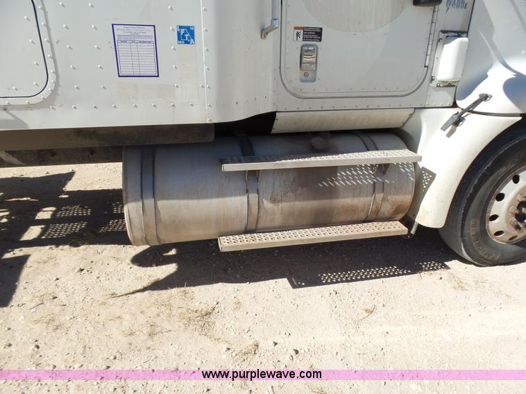 image for item J1259 2006 International 9400i semi truck