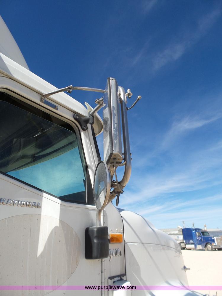 image for item J1259 2006 International 9400i semi truck