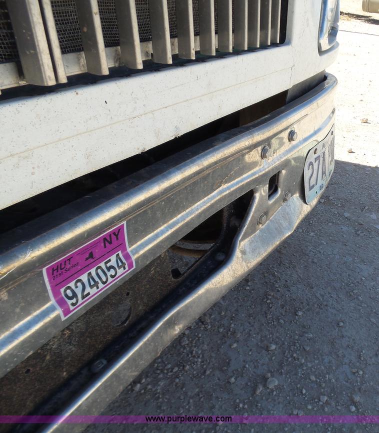 image for item J1259 2006 International 9400i semi truck