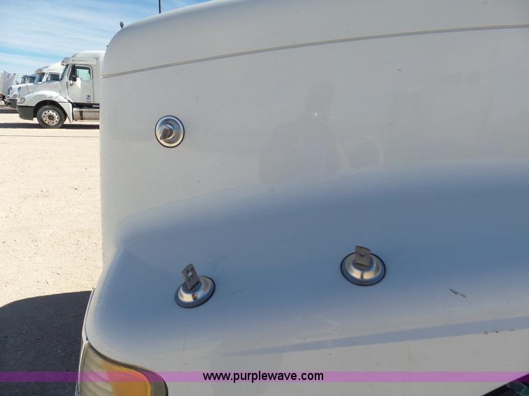 image for item J1259 2006 International 9400i semi truck