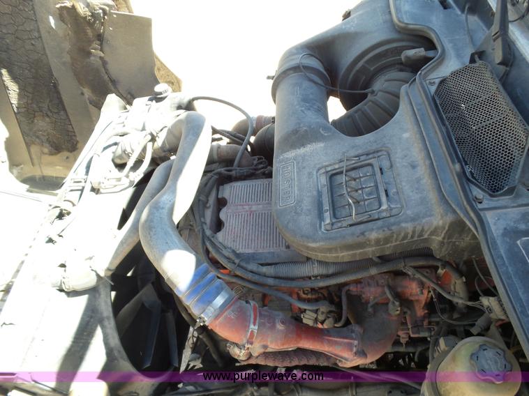 image for item J1259 2006 International 9400i semi truck