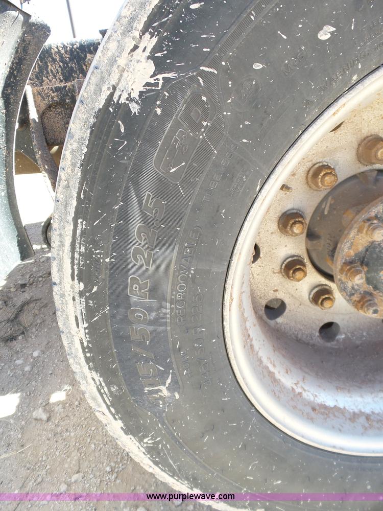 image for item J1259 2006 International 9400i semi truck