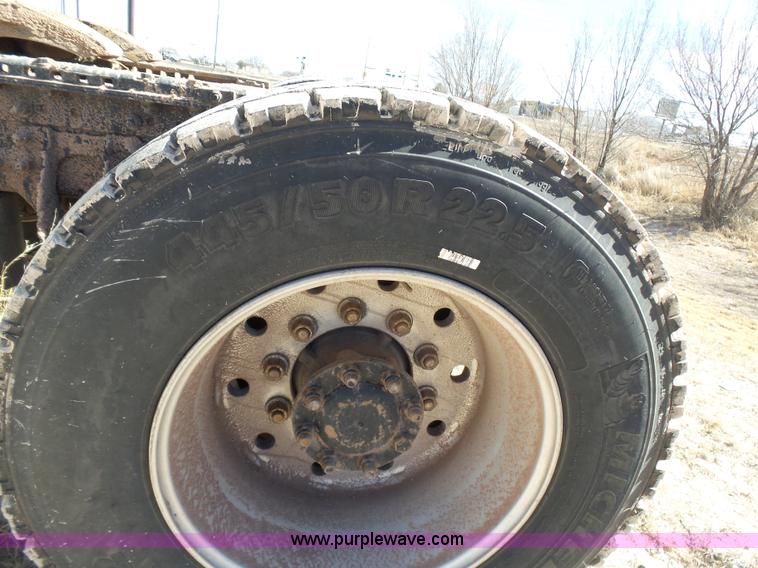 image for item J1259 2006 International 9400i semi truck