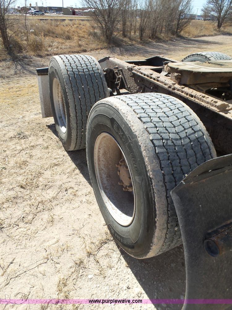 image for item J1259 2006 International 9400i semi truck