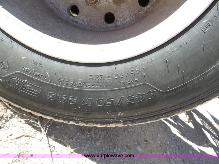 image for item J1259 2006 International 9400i semi truck