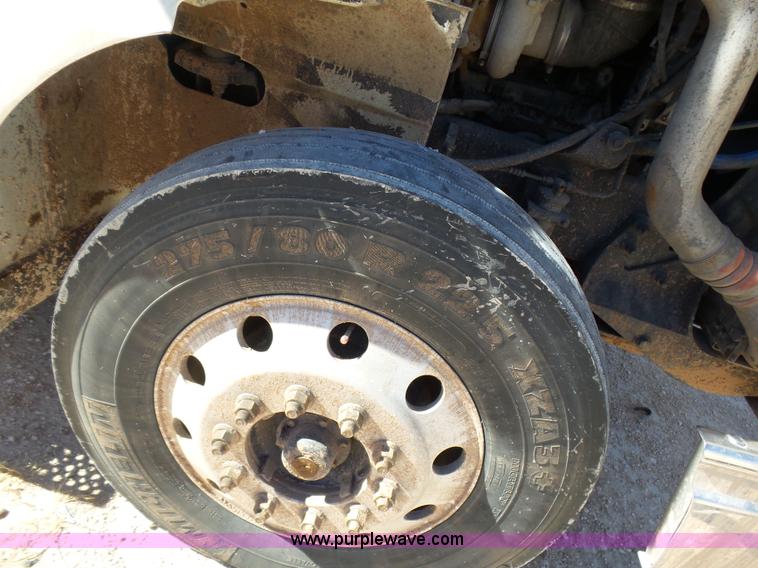 image for item J1259 2006 International 9400i semi truck