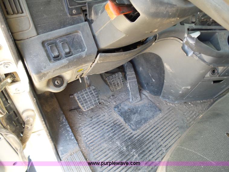 image for item J1260 2005 Freightliner Columbia semi truck