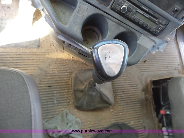 image for item J1260 2005 Freightliner Columbia semi truck