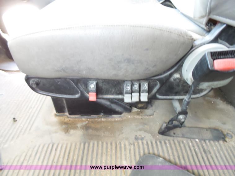 image for item J1260 2005 Freightliner Columbia semi truck