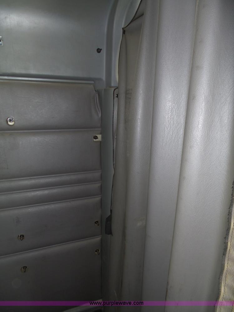 image for item J1260 2005 Freightliner Columbia semi truck