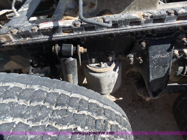 image for item J1260 2005 Freightliner Columbia semi truck