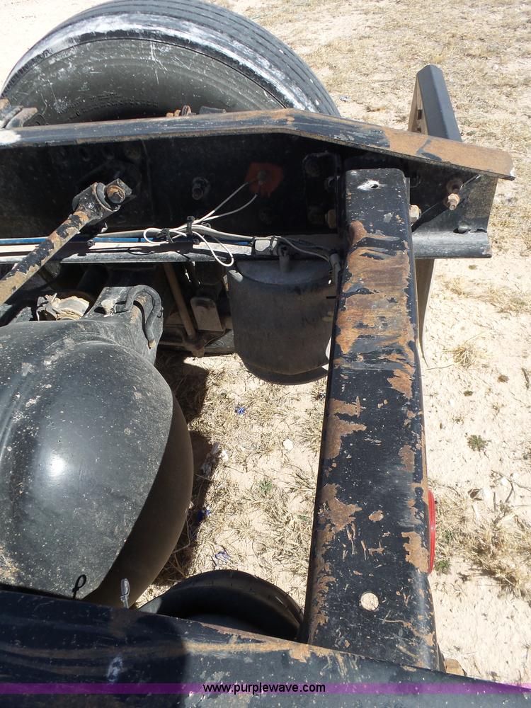 image for item J1260 2005 Freightliner Columbia semi truck