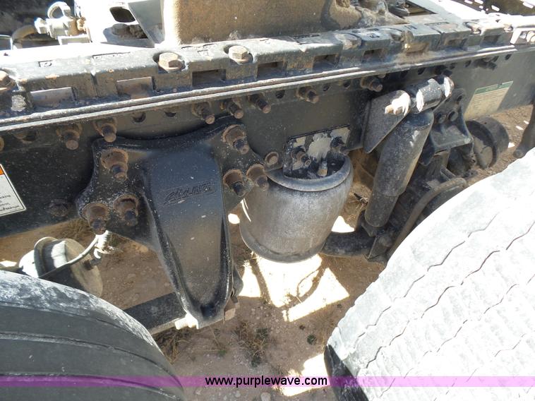 image for item J1260 2005 Freightliner Columbia semi truck